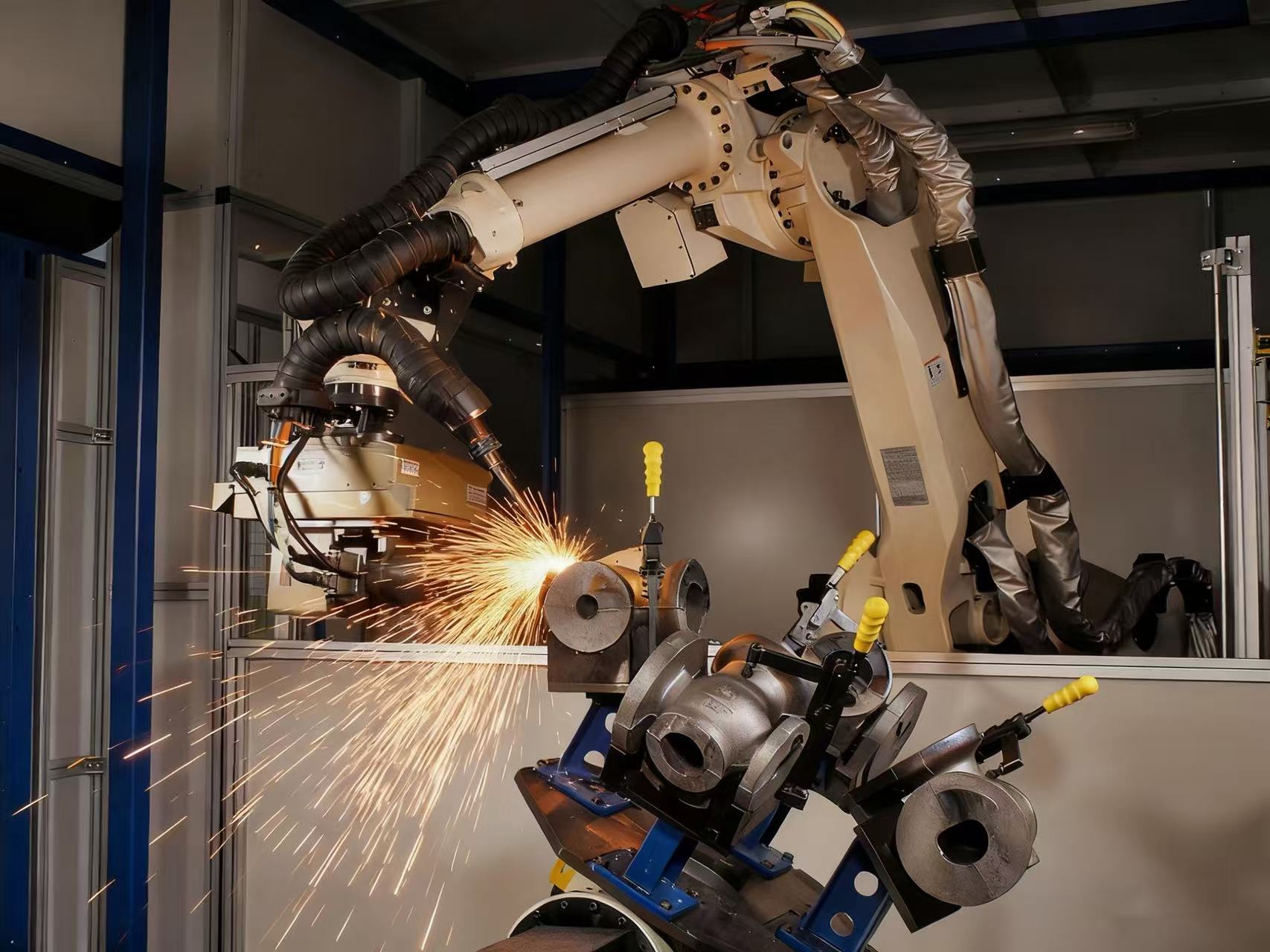 青岛新控AI赋能打磨机器人系列：智能感知与自适应技术的创新实践