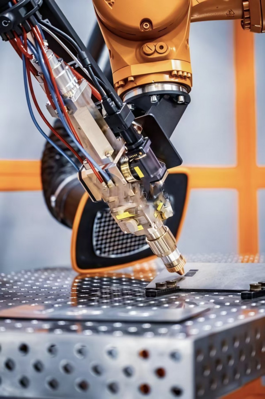 AI赋能打磨机器人新范式：从“参数依赖”到“工艺自进化”的系统跃迁——青岛新控如何构建工业打磨的长期智能能力